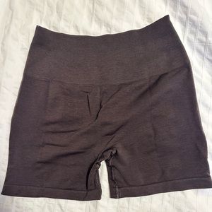 Alphalete amplify shorts - chocolate